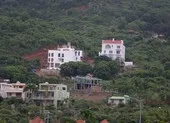 Xây dựng không phép, công ty của Cường Đô la bị xử phạt ảnh 2 Nhiều dự án trái phép bủa vây thắng cảnh núi Cô Tiên