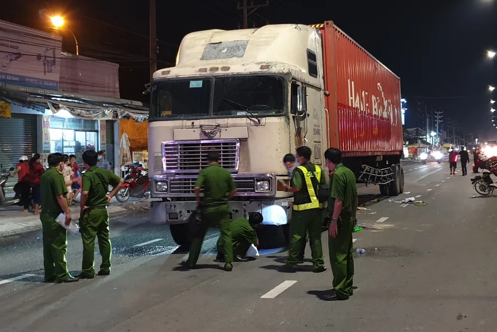 2 mẹ con ở Bình Dương bị xe container cán chết thương tâm ảnh 1 2 mẹ con ở Bình Dương bị xe container cán chết thương tâm ảnh 1