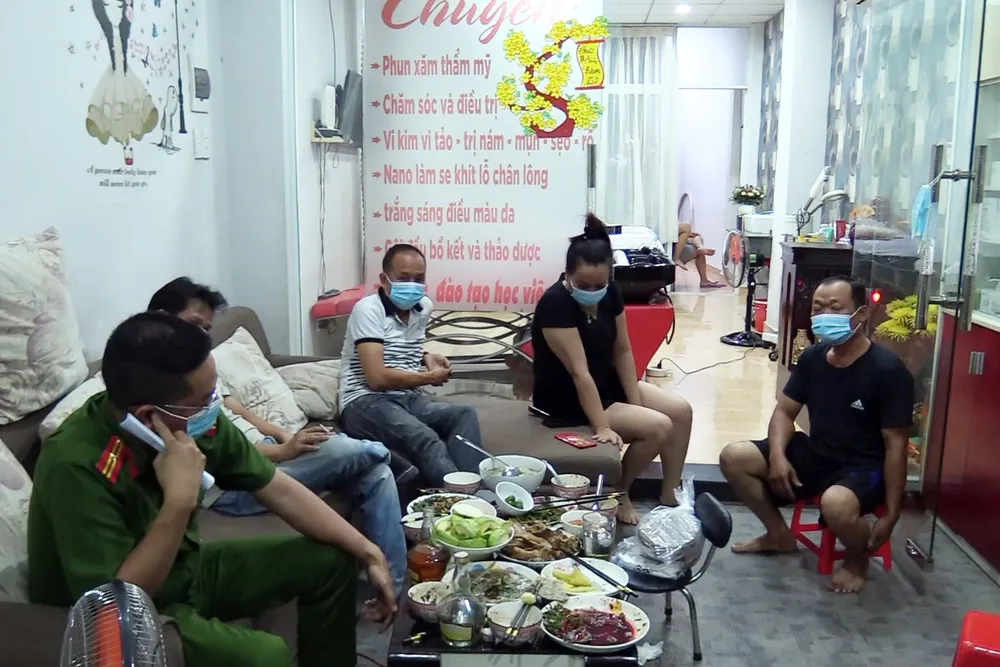 Kẻ giả công an ở Bình Dương lừa được khoảng 27 tỉ đồng ảnh 2