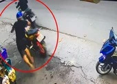 Điều tra nhóm đi ô tô trộm xe máy ở Bình Dương ảnh 2 Nhóm trộm liên tiếp dàn cảnh ‘đá nóng’ xe máy ở Bình Dương