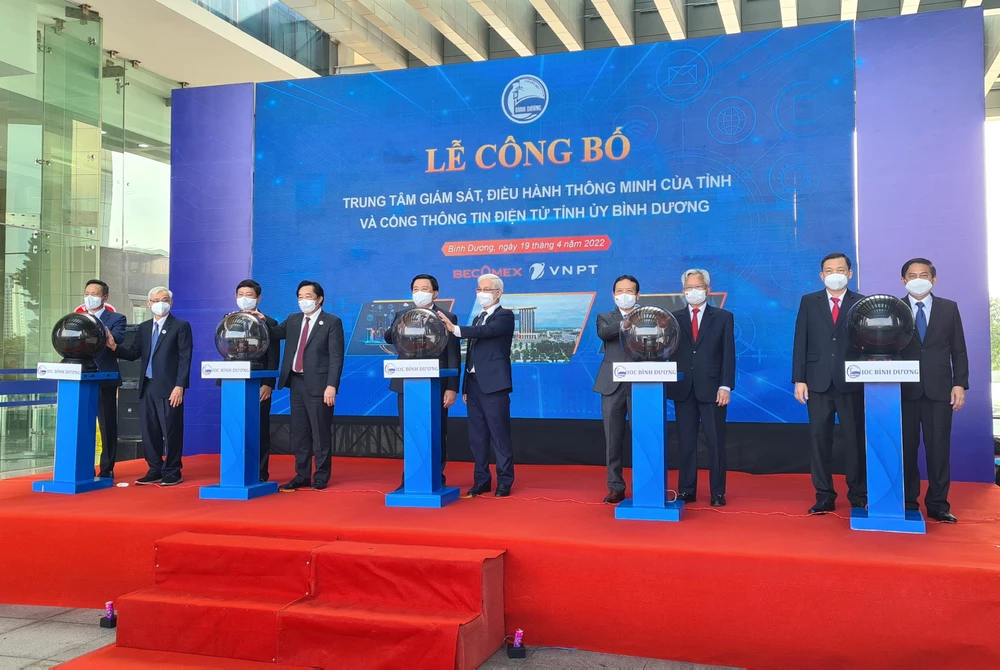 Bình Dương khởi động Trung tâm Giám sát, điều hành thông minh. Ảnh: LÊ ÁNH