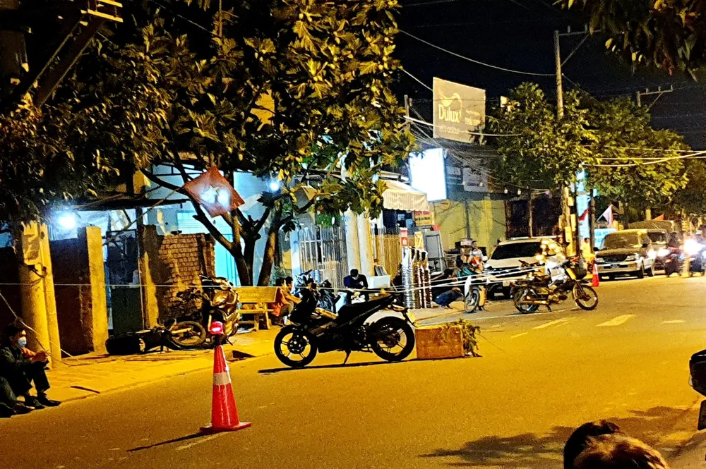 Hiện trường vụ hỗn chiến khiến một nam thanh niên tử vong. Ảnh: LA Hiện trường vụ hỗn chiến khiến một nam thanh niên tử vong. Ảnh: LA