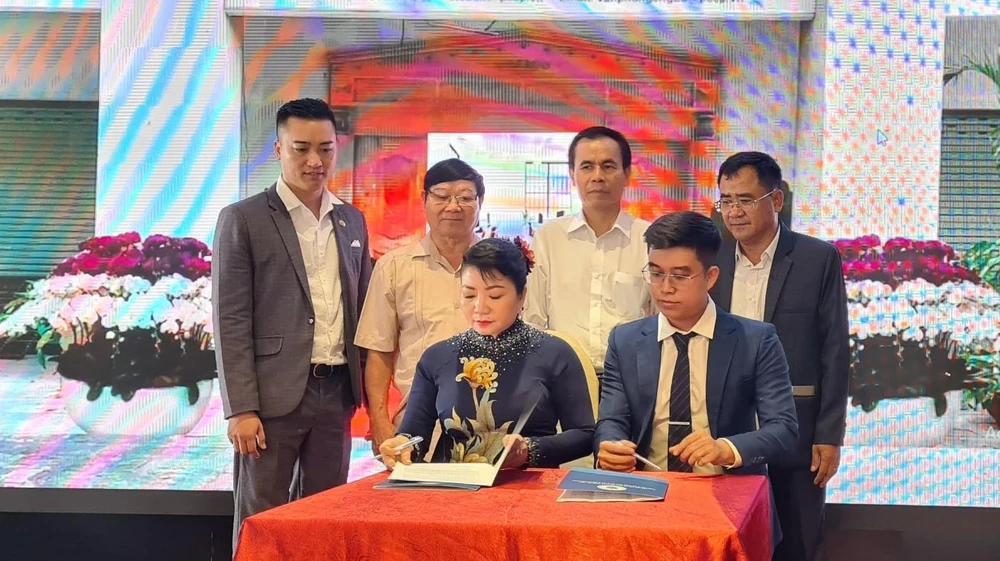 PCCP ký thỏa thuận, hợp các với các đơn vị để cùng hỗ trợ doanh nghiệp bảo vệ thương hiệu. Ảnh: LÊ ÁNH