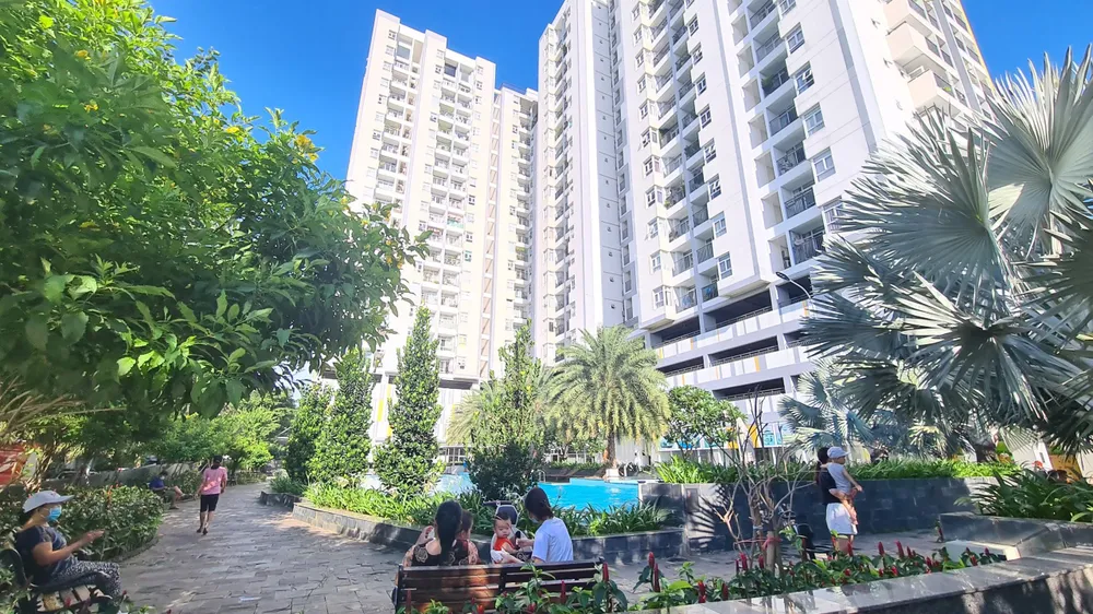 Người dân được sống thỏa mái trong một khu dân cư an toàn. Ảnh: LÊ ÁNH