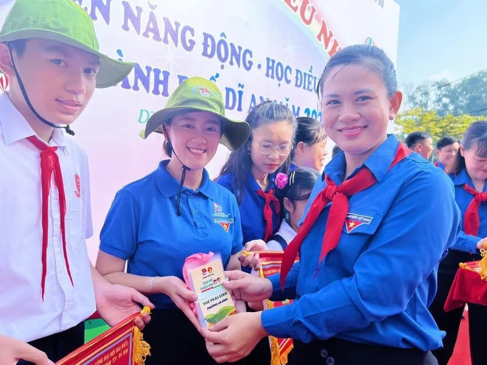 Bà Trinh có thời gian dài công tác tại Tỉnh đoàn Bình Dương và có nhiều thành tích xuất sắc. Ảnh: TĐBD Bà Trinh có thời gian dài công tác tại Tỉnh đoàn Bình Dương và có nhiều thành tích xuất sắc. Ảnh: TĐBD