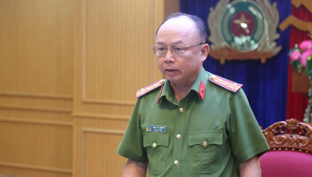 Đại tá Trần Văn Chính- Phó Giám đốc Công an tỉnh Bình Dương cho biết đang đẩy nhanh tiến độ cấp CCCD và trả thẻ CCCD cho người dân. Ảnh: LÊ ÁNH Đại tá Trần Văn Chính- Phó Giám đốc Công an tỉnh Bình Dương cho biết đang đẩy nhanh tiến độ cấp CCCD và trả thẻ CCCD cho người dân. Ảnh: LÊ ÁNH