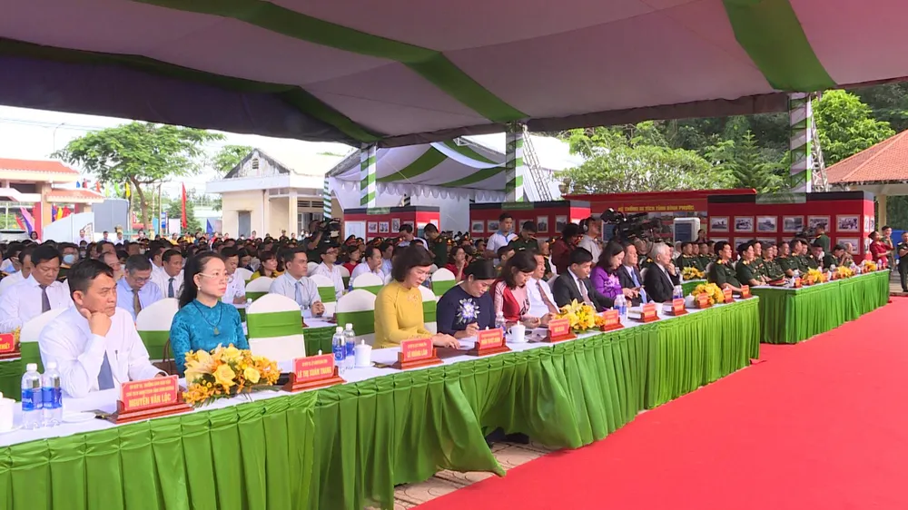 Toàn cảnh lễ kỉ niệm 50 năm chiến thắng Chốt chặn Tàu Ô. Ảnh: NHƯ NAM Toàn cảnh lễ kỉ niệm 50 năm chiến thắng Chốt chặn Tàu Ô. Ảnh: NHƯ NAM