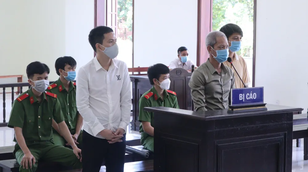 Ba bị cáo lãnh tổng cộng 57 năm tù về tội giết người. Ảnh: DH