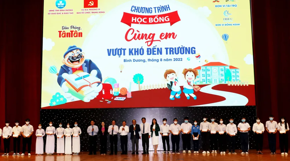 Ngành giáo dục tỉnh Bình Dương sẽ tiếp tục vận động để tiếp sức cho các em học sinh có hoàn cảnh khó khăn. Ảnh: PC