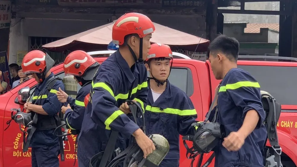 Với tinh thần hỗ trợ, cán bộ chiến sĩ Công an TP.HCM phối hợp với Công an Bình Dương quyết tâm tìm kiếm bằng được các nạn nhân sớm nhất.