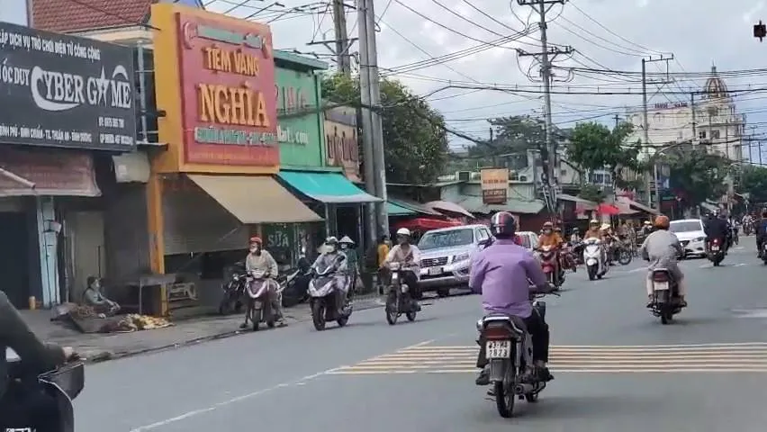 Tiệm vàng bị cướp tại phường Bình Chuẩn, TP Thuận An. Ảnh: LA Tiệm vàng bị cướp tại phường Bình Chuẩn, TP Thuận An. Ảnh: LA