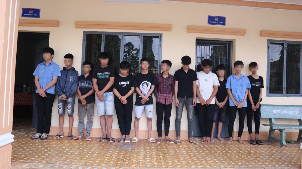 Nhóm cướp nhí bị công an triệu tập về làm việc. Ảnh: CACC