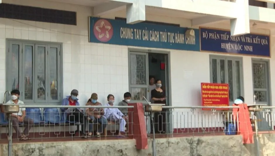 UBND huyện Lộc Ninh đã bố trí cán bộ thay thế để hoạt động tại đây không bị đình trệ. Ảnh: DH