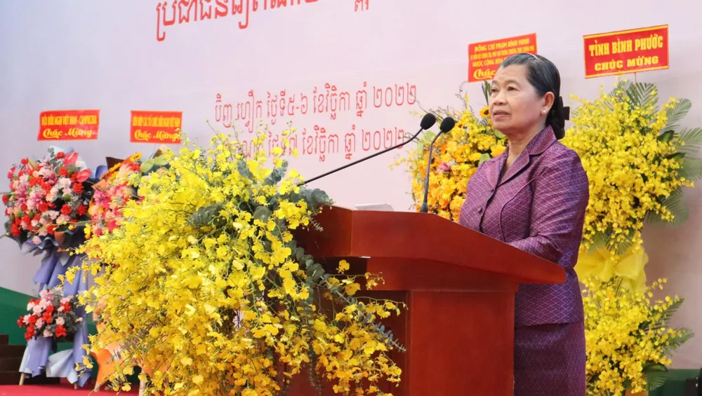 Bà Men Sam An, Phó Chủ tịch Đảng Nhân dân Campuchia, Phó Thủ tướng Vương quốc Campuchia, cảm ơn Hội hữu nghị Việt Nam-Campuchia đã ủng hộ, giúp đỡ nhân dân Campuchia. Ảnh: DH