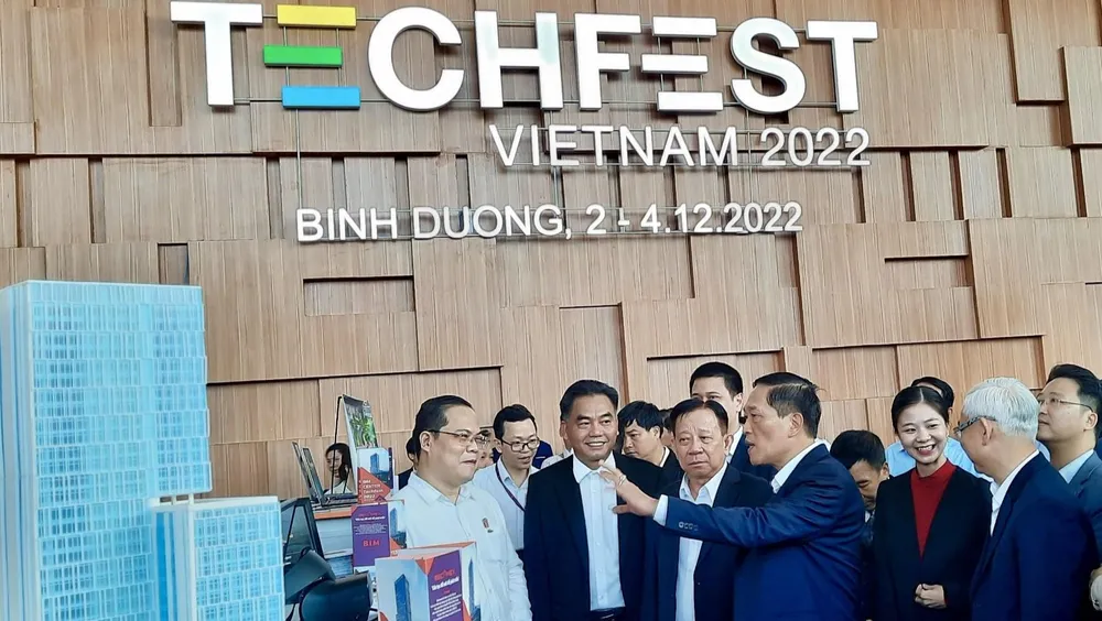 Triển lãm với hàng trăm gian hàng các sản phẩm, dịch vụ khởi nghiệp đổi mới sáng tạo. Ảnh: BD Triển lãm với hàng trăm gian hàng các sản phẩm, dịch vụ khởi nghiệp đổi mới sáng tạo. Ảnh: BD