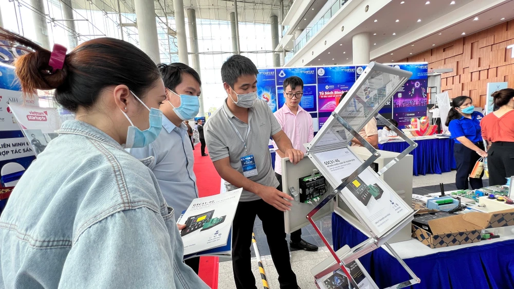 Triển lãm tại ngày hội khởi nghiệp đổi mới sáng tạo quốc gia 2022. Ảnh: LÊ ÁNH