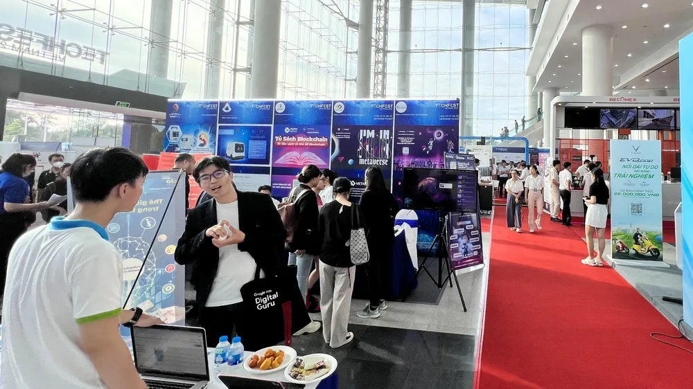 Triển lãm thu hút hàng ngàn khách đến tham quan và kết nối.