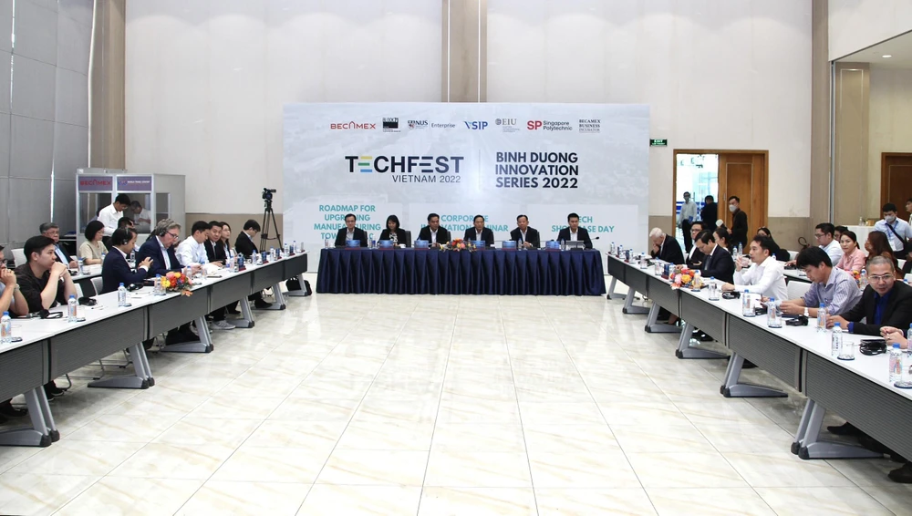 Toàn cảnh hội thảo “Hành trình phát triển công nghiệp theo xu thế 4.0 và Đổi mới sáng tạo cho doanh nghiệp”. Ảnh: LÊ ÁNH