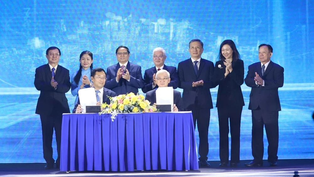 Ký thỏa thuận hợp tác giữa Cục Phát triển thị trường và doanh nghiệp Khoa học và Công nghệ với Tổng công ty Becamex IDC. Ảnh: BD Ký thỏa thuận hợp tác giữa Cục Phát triển thị trường và doanh nghiệp Khoa học và Công nghệ với Tổng công ty Becamex IDC. Ảnh: BD