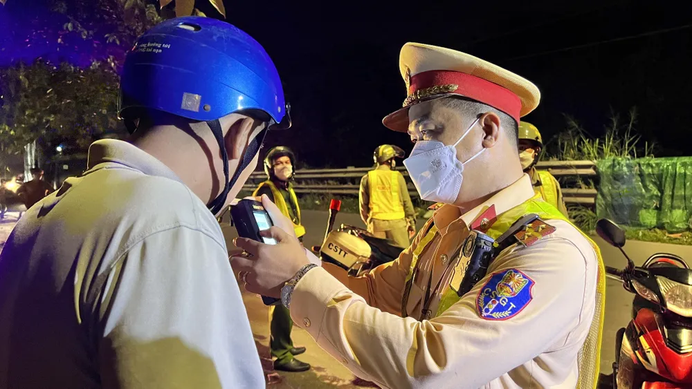 Nhiều trường hợp vi phạm nồng độ cồn đều bị xử lý nghiêm. Ảnh: LÊ ÁNH