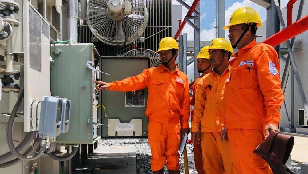 Điện lực Bình Dương luôn nỗ lực đảm bảo cung cấp điện ổn định cho các khu công nghiệp sản xuất. Ảnh: LA