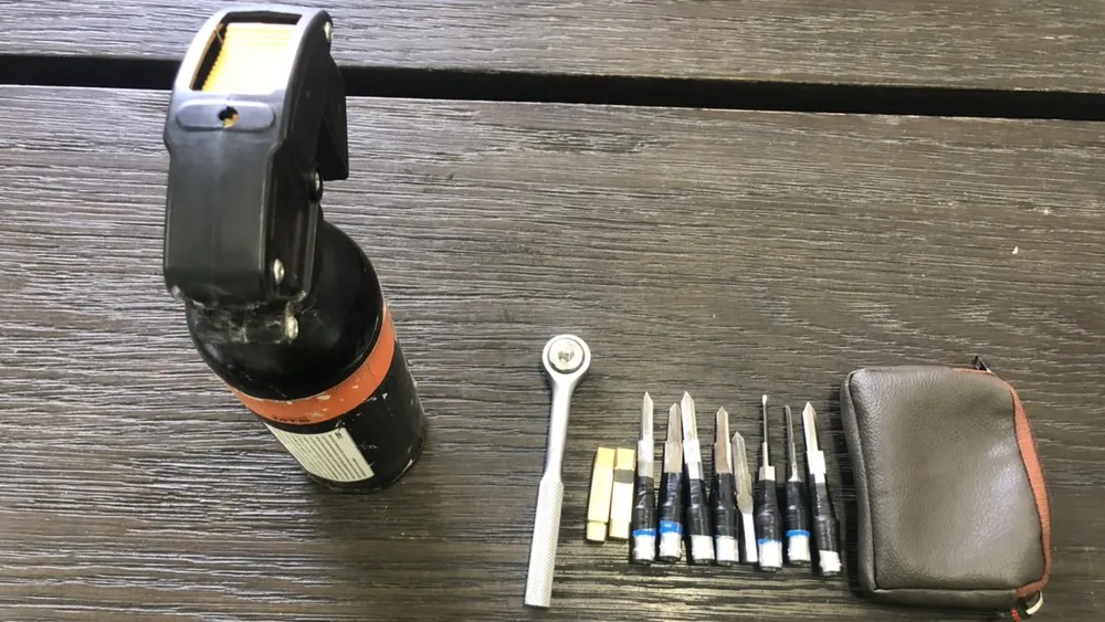 Đoản bẻ khóa thu giữ trên người hai kẻ trộm. Ảnh: CACC Đoản bẻ khóa thu giữ trên người hai kẻ trộm. Ảnh: CACC