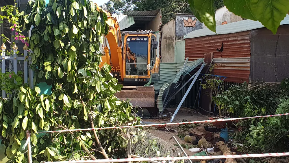 Chiếc xe máy múc nam thanh niên bỏ lại hiện trường. Ảnh: LA