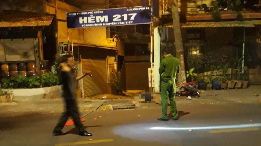 Cơ quan công an khám nghiệm hiện trường.