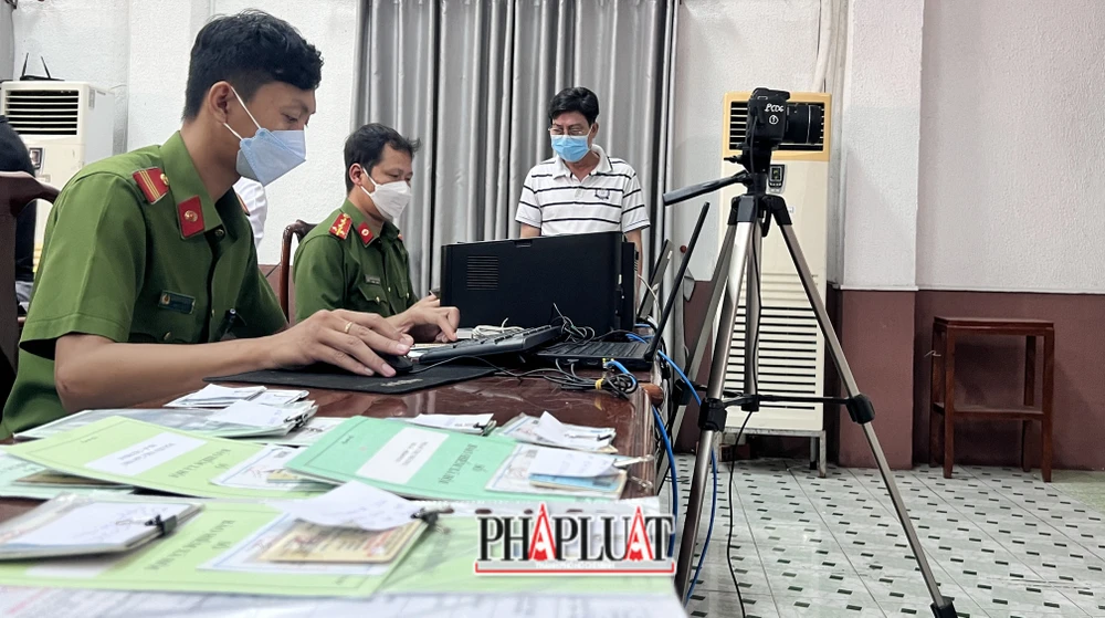 Một tổ công tác của lực lượng công an sẽ thường trực tại bệnh viện để hỗ trợ người dân. Ảnh: LÊ ÁNH