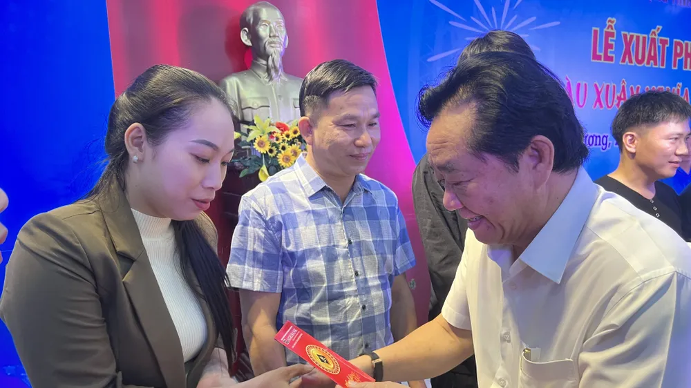 Bình Dương tặng 5.000 cặp vé, đưa công nhân lên tàu về quê đón tết