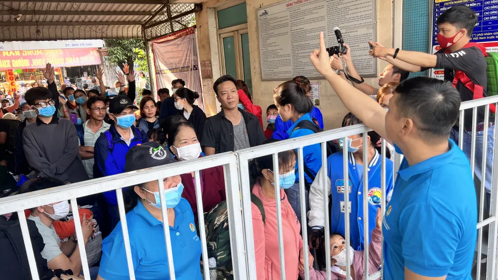 Bình Dương tặng 5.000 cặp vé, đưa công nhân lên tàu về quê đón tết