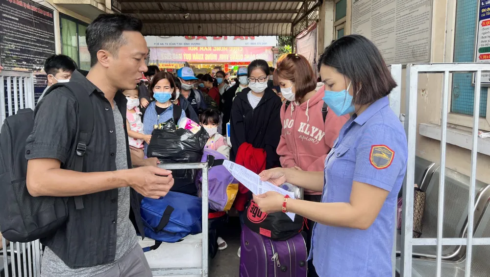 Bình Dương tặng 5.000 cặp vé, đưa công nhân lên tàu về quê đón tết