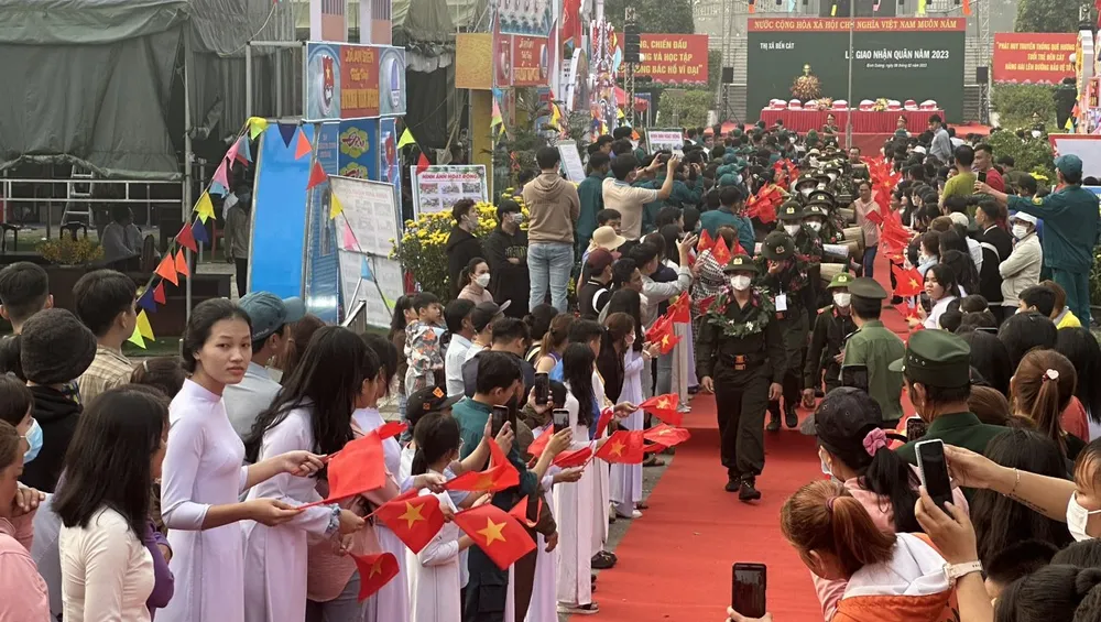 Trước đó, trong ngày 7-2 đồng loạt các địa phương đã tổ chức hội trại tòng quân với nhiều hoạt động sôi nổi, tạo khí thế cho các tân binh lên đường nhập ngũ. Trước đó, trong ngày 7-2 đồng loạt các địa phương đã tổ chức hội trại tòng quân với nhiều hoạt động sôi nổi, tạo khí thế cho các tân binh lên đường nhập ngũ.