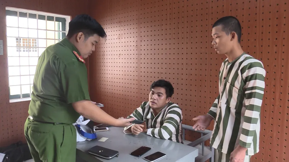 Khoa và Hào thừa nhận thực hiện nhiều vụ cướp tài sản. Ảnh: LA Khoa và Hào thừa nhận thực hiện nhiều vụ cướp tài sản. Ảnh: LA