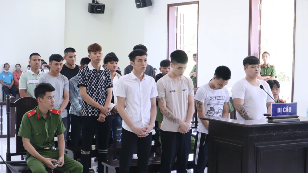 14 bị cáo tại phiên tòa.