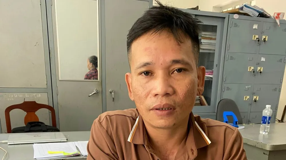 Tần đến cơ quan công an đầu thú và khai nhận hành vi phạm tội. Ảnh: CACC Tần đến cơ quan công an đầu thú và khai nhận hành vi phạm tội. Ảnh: CACC