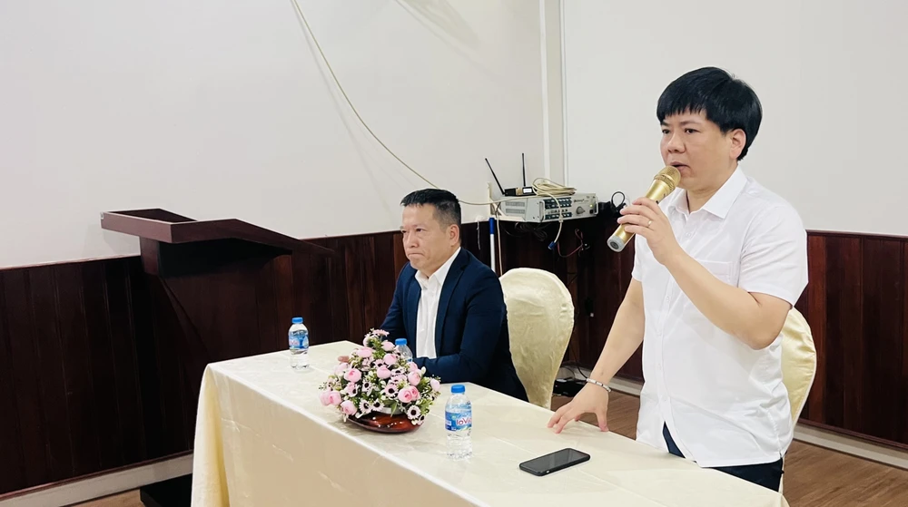 Shark Thủy xin lỗi tất cả phụ huynh và cam kết sẽ trả lại tiền nhưng cần thời gian. Ảnh: LÊ ÁNH