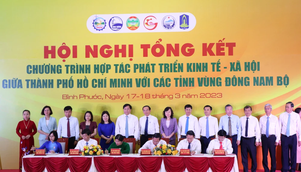 TP.HCM và các tỉnh trong vùng Đông Nam Bộ đã ký kết hợp tác phát triển kinh tế-xã hội.