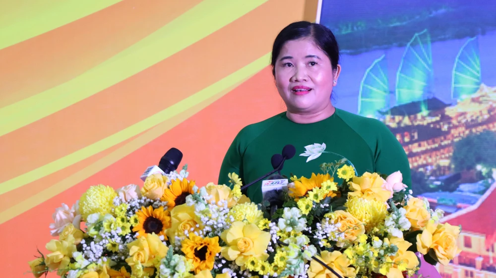 Bà Trần Tuệ Hiền, Chủ tịch UBND tỉnh Bình Phước phát biểu tại hội nghị.