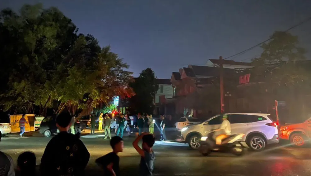 Công an đang phong tỏa hiện trường điều tra nguyên nhân vụ việc. Ảnh: NDCC