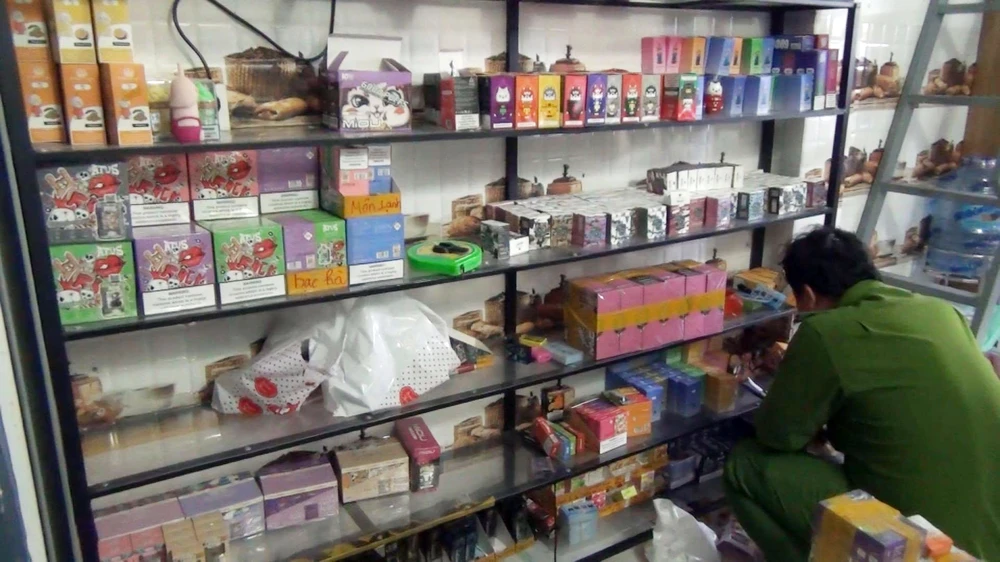 Lực lượng công an đã thu giữ số thuốc lá điện tử này và đang tiếp tục mở rộng điều tra. Ảnh: CACC Lực lượng công an đã thu giữ số thuốc lá điện tử này và đang tiếp tục mở rộng điều tra. Ảnh: CACC