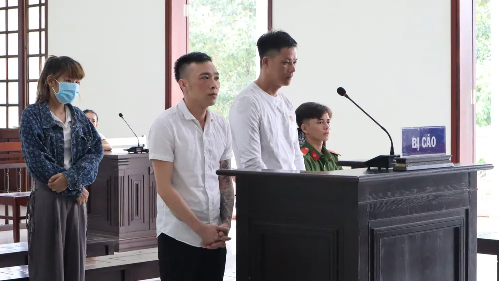 Ba bị cáo bị tuyên phạt tổng cộng 33 năm tù. Ảnh: LA