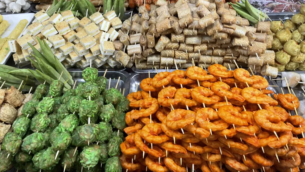 Du khách đến với lễ hội sẽ được thưởng thức nhiều món ăn là đặc sản của Bình Dương và các vùng miền. Ảnh: UYỂN NHI Du khách đến với lễ hội sẽ được thưởng thức nhiều món ăn là đặc sản của Bình Dương và các vùng miền. Ảnh: UYỂN NHI