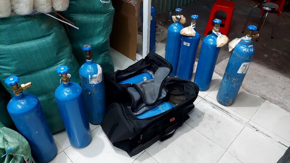 Kho sang chiết khí cười lớn ở Bình Dương. Ảnh: LA Kho sang chiết khí cười lớn ở Bình Dương