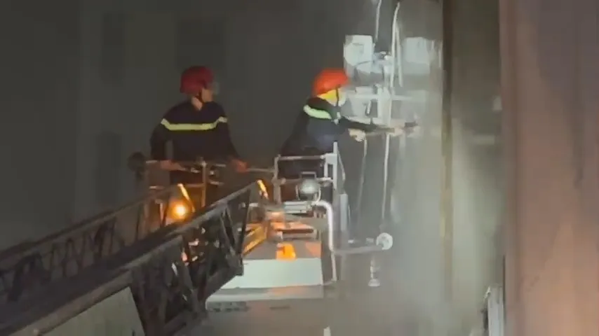 Mặc dù lực lượng chức năng đã nỗ lực ứng cứu nhưng 32 người đã thiệt mạng. Ảnh: LÊ ÁNH