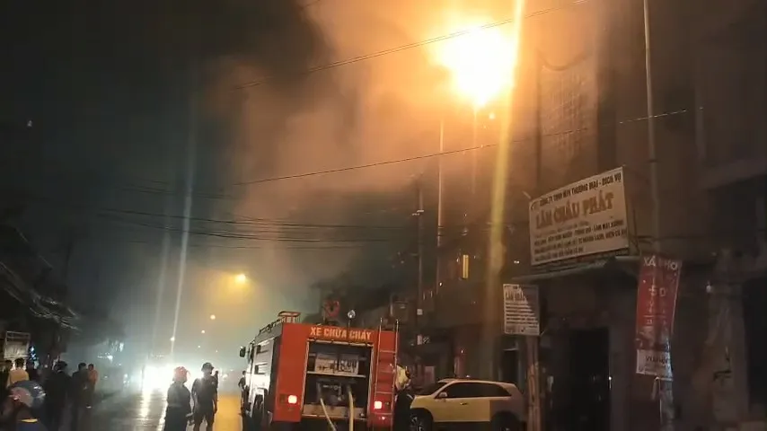 Thời điểm xảy ra vụ cháy có rất đông người trong quán karaoke này. Ảnh: LÊ ÁNH