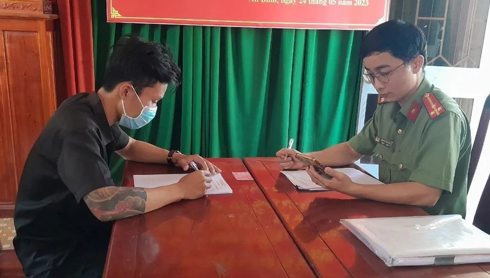 Nam thanh niên bị phạt 7,5 triệu đồng. Ảnh: LA Nam thanh niên bị phạt 7,5 triệu đồng. Ảnh: LA