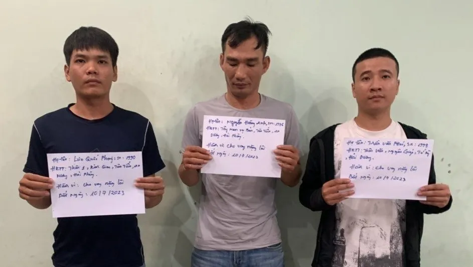 Nhóm thanh niên cho vay lãi nặng bị bắt. Ảnh: CACC Nhóm thanh niên cho vay lãi nặng bị bắt. Ảnh: CACC