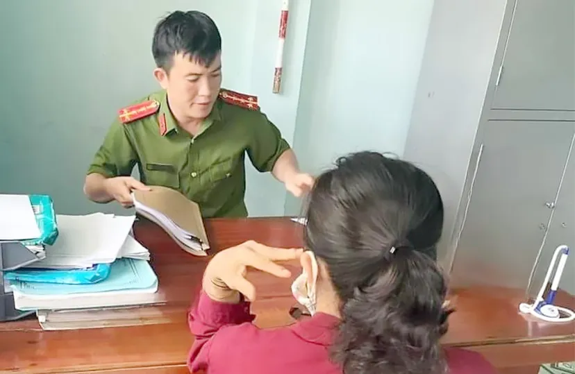 Người phụ nữ báo tin giả bị cơ quan công an phát hiện. Ảnh: CACC Người phụ nữ báo tin giả bị cơ quan công an phát hiện. Ảnh: CACC