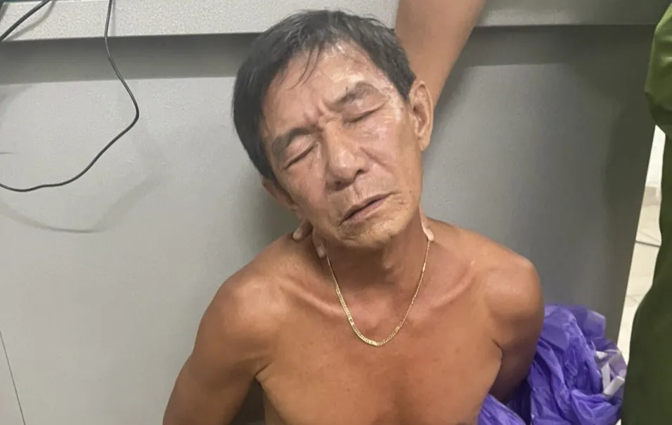 Nghi phạm dùng dao tấn công vào vùng cổ bạn nhậu bị bắt giữ. Ảnh: LA Nghi phạm dùng dao tấn công vào vùng cổ bạn nhậu bị bắt giữ. Ảnh: LA